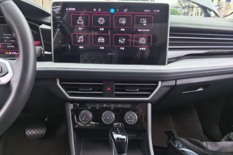 Used Volkswagen Sagitar 2023 300TSI DSG Excellence Edition Audio And AC Panel