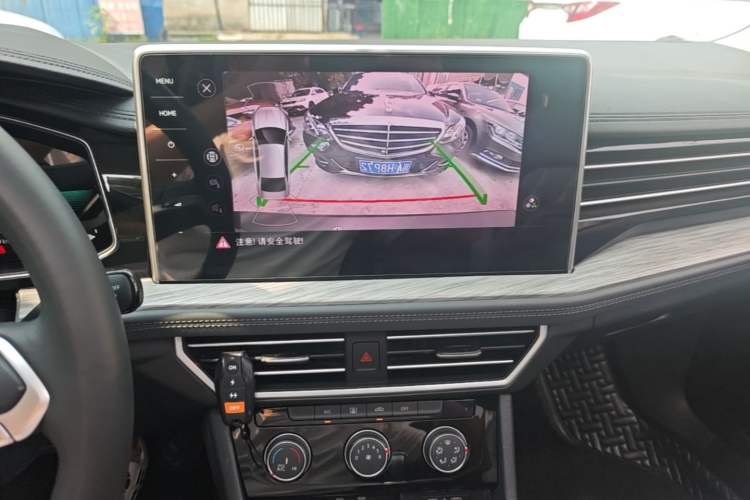 Used Volkswagen Sagitar 2023 300TSI DSG Excellence Edition Audio And AC Panel