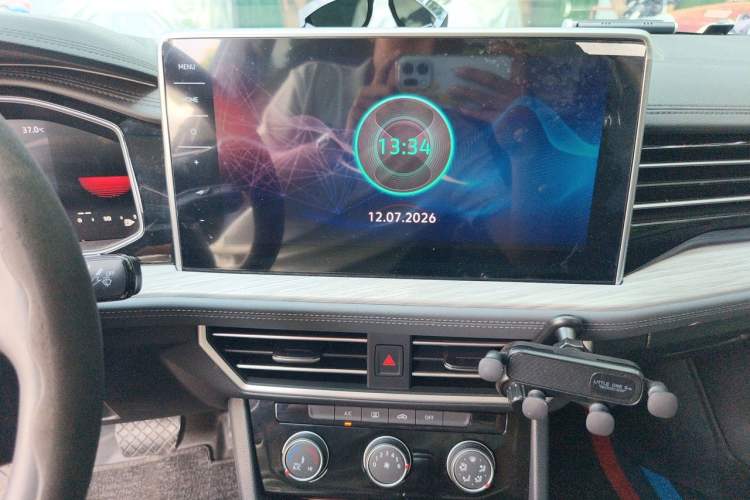 Used Volkswagen Sagitar 2023 300TSI DSG Excellence Edition Audio And AC Panel