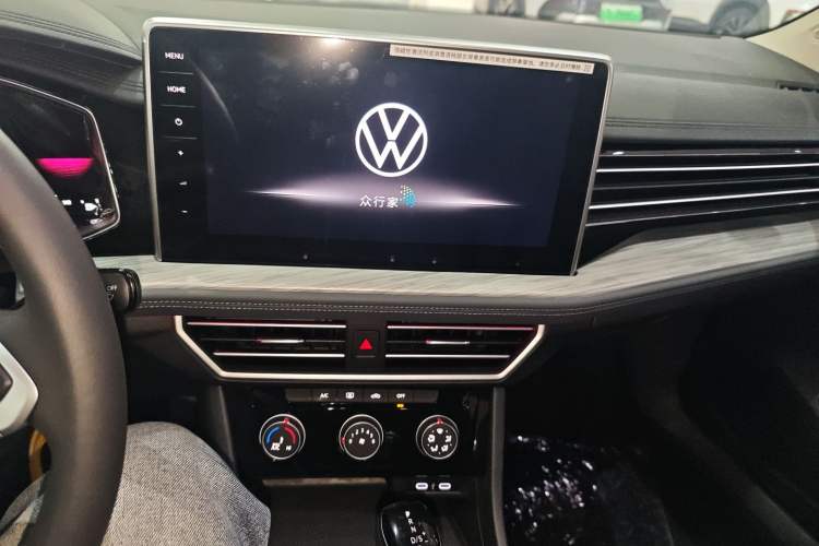 Used Volkswagen Sagitar 2023 300TSI DSG Excellence Edition Audio And AC Panel