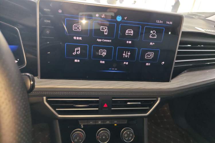 Used Volkswagen Sagitar 2023 300TSI DSG Excellence Edition Audio And AC Panel