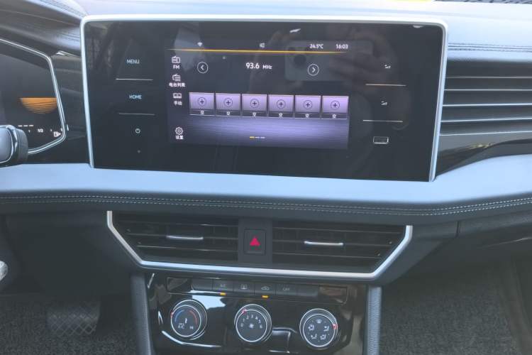 Used Volkswagen Sagitar 2023 300TSI DSG Flyover Edition Audio And AC Panel