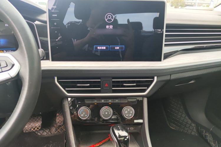 Used Volkswagen Sagitar 2023 300TSI DSG Excellence Edition Audio And AC Panel