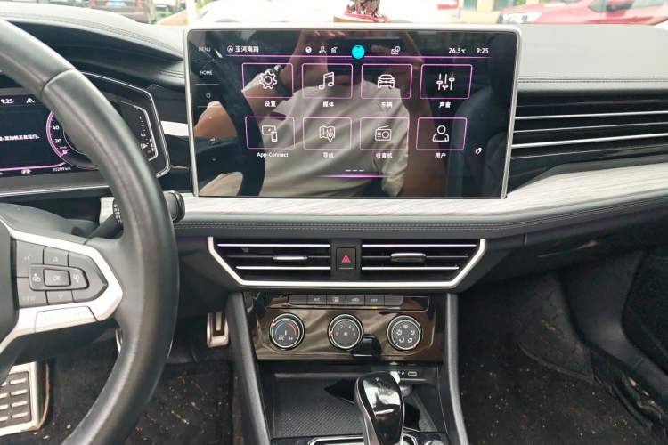 Used Volkswagen Sagitar 2023 300TSI DSG Excellence Edition Audio And AC Panel