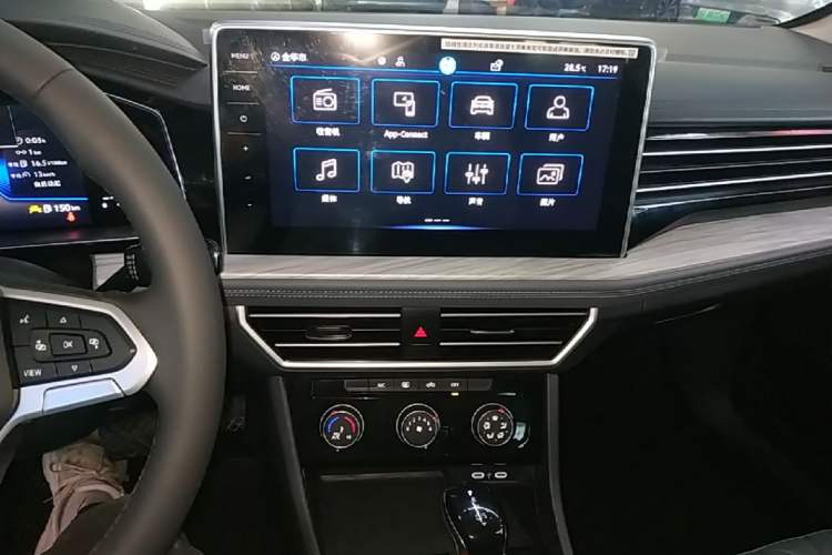 Used Volkswagen Sagitar 2023 300TSI DSG Excellence Edition Audio And AC Panel