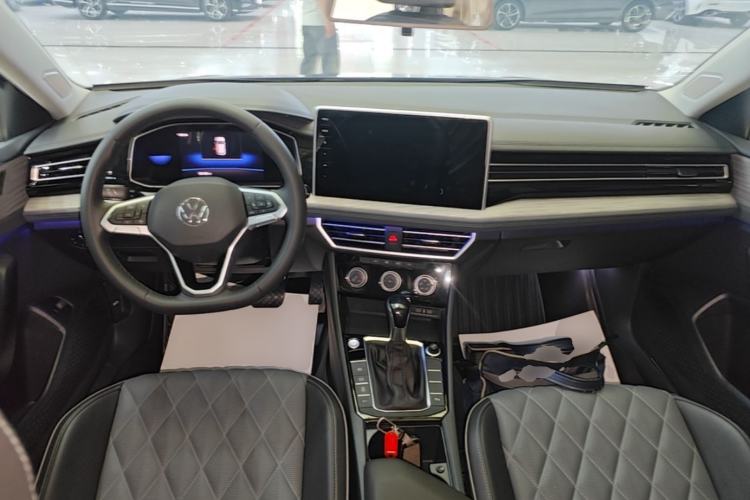 Used Volkswagen Sagitar 2023 300TSI DSG Excellence Edition Center Console