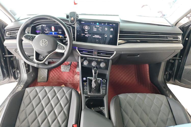 Used Volkswagen Sagitar 2023 300TSI DSG Excellence Edition Center Console