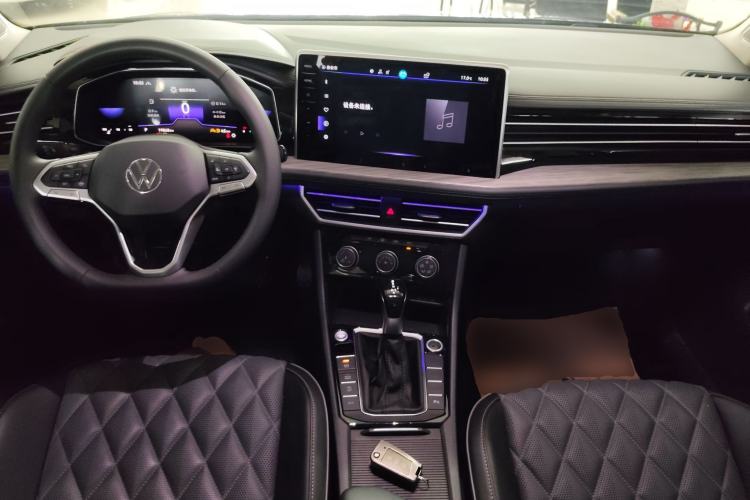 Used Volkswagen Sagitar 2023 300TSI DSG Excellence Edition Center Console