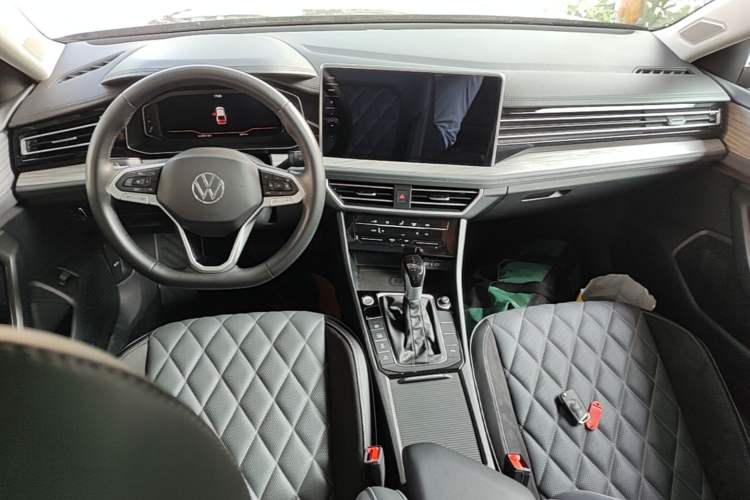 Used Volkswagen Sagitar 2023 300TSI DSG Excellence Edition Center Console