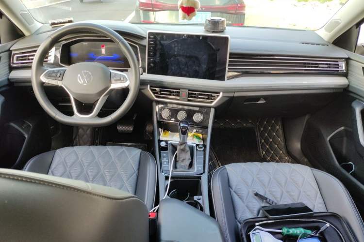 Used Volkswagen Sagitar 2023 300TSI DSG Excellence Edition Center Console