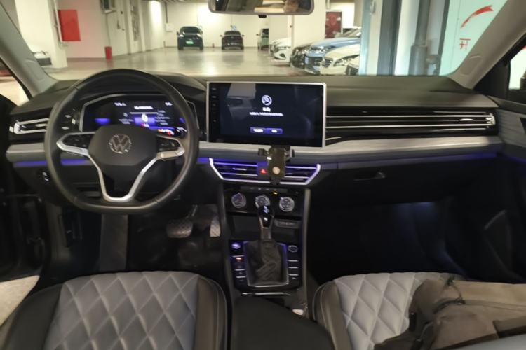 Used Volkswagen Sagitar 2023 300TSI DSG Excellence Edition Center Console