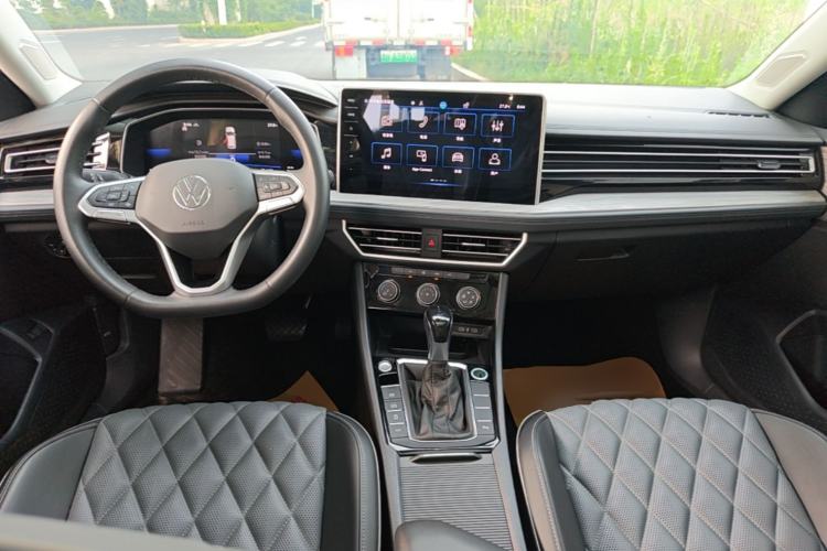 Used Volkswagen Sagitar 2023 300TSI DSG Excellence Edition Center Console