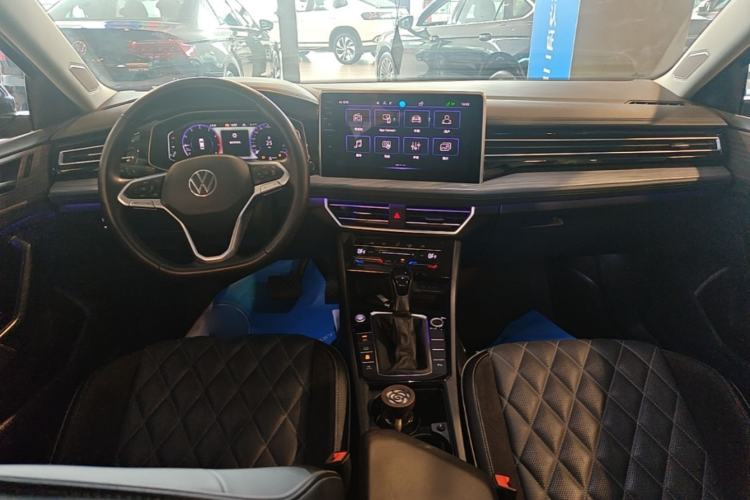 Used Volkswagen Sagitar 2023 300TSI DSG Excellence Edition Center Console