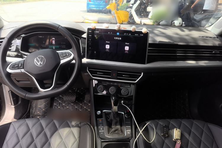 Used Volkswagen Sagitar 2023 300TSI DSG Excellence Edition Center Console