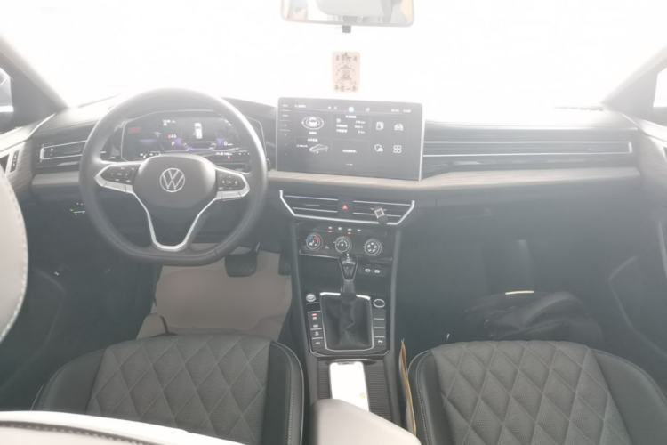 Used Volkswagen Sagitar 2023 300TSI DSG Excellence Edition Center Console