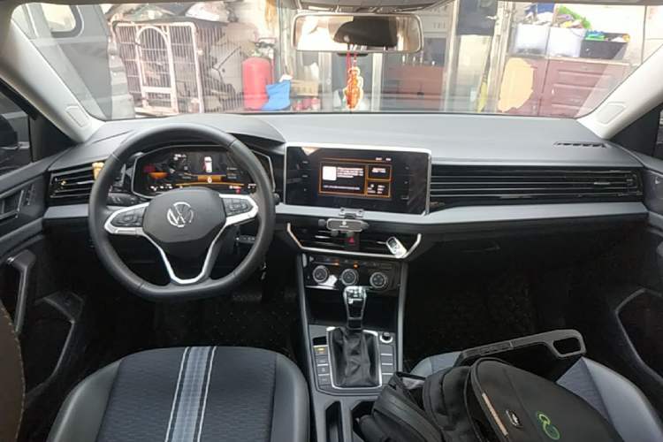 Used Volkswagen Sagitar 2023 300TSI DSG Flyover Edition Center Console