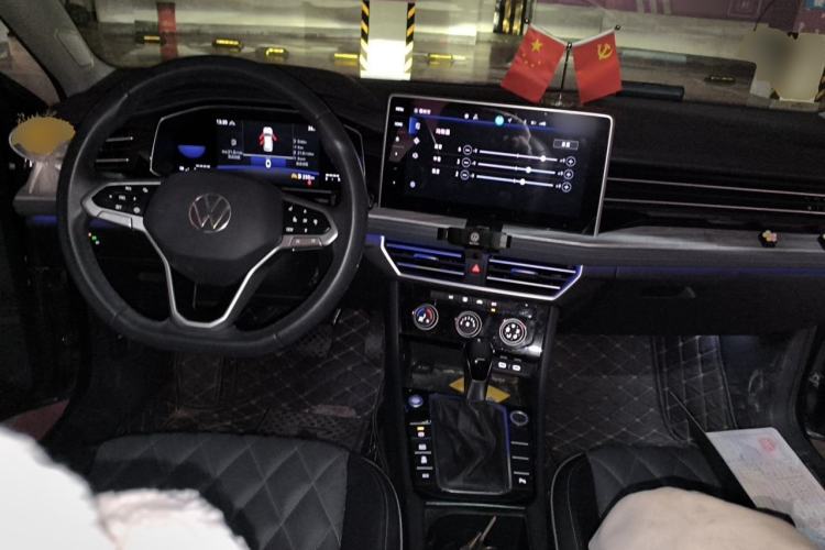 Used Volkswagen Sagitar 2023 300TSI DSG Excellence Edition Center Console