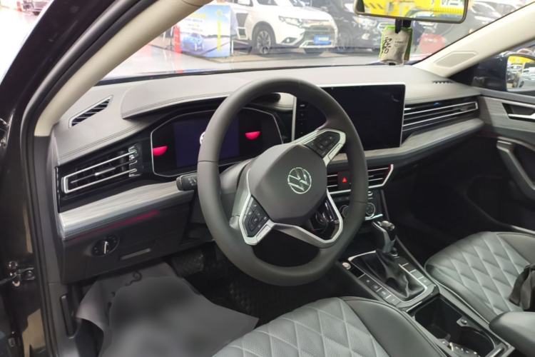 Used Volkswagen Sagitar 2023 300TSI DSG Excellence Edition Center Console