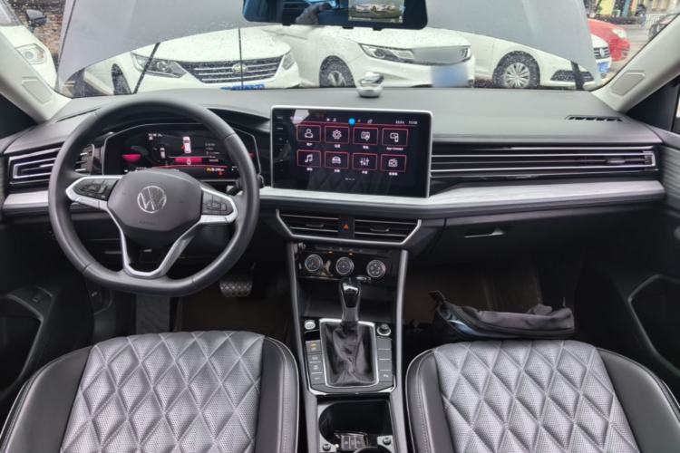 Used Volkswagen Sagitar 2023 300TSI DSG Excellence Edition Center Console