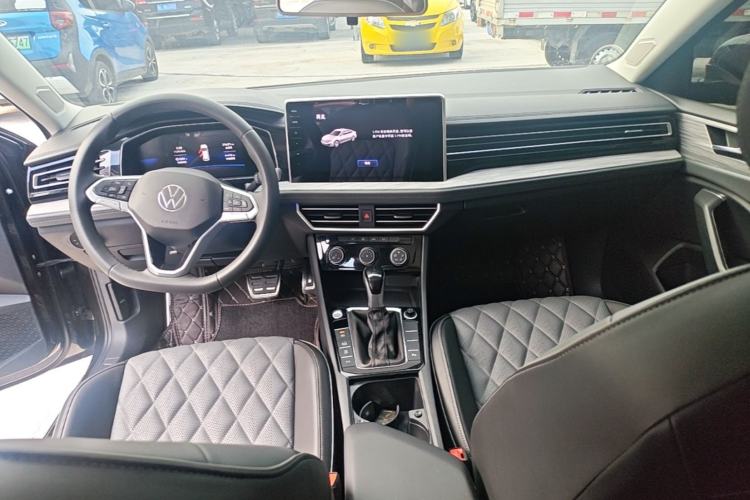 Used Volkswagen Sagitar 2023 300TSI DSG Excellence Edition Center Console