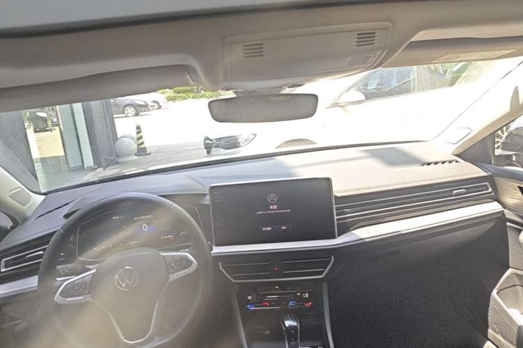 Used Volkswagen Sagitar 2023 200TSI DSG Excellence Edition Center Console