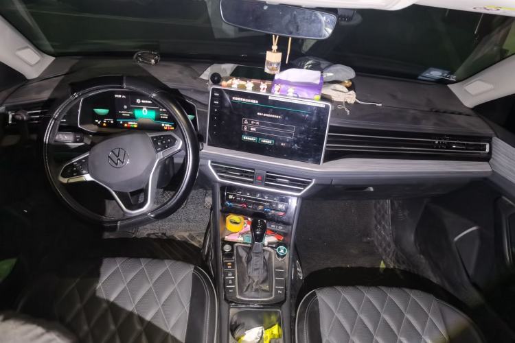 Used Volkswagen Sagitar 2023 280TSI DSG Excellence Edition Center Console