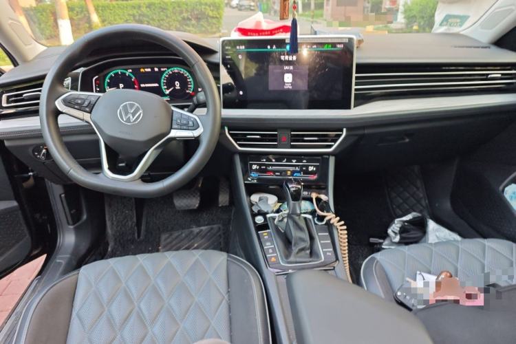 Used Volkswagen Sagitar 2023 300TSI DSG Excellence Edition Center Console