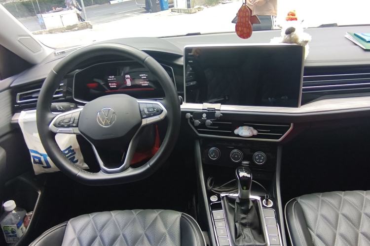 Used Volkswagen Sagitar 2023 300TSI DSG Excellence Edition Center Console