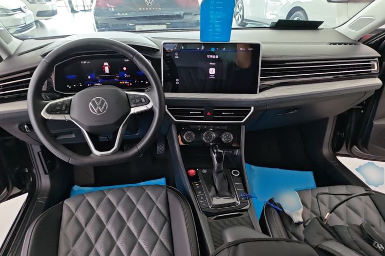 Used Volkswagen Sagitar 2023 300TSI DSG Excellence Edition Center Console
