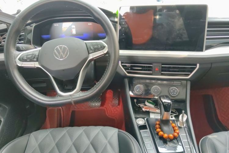 Used Volkswagen Sagitar 2023 300TSI DSG Excellence Edition Center Console