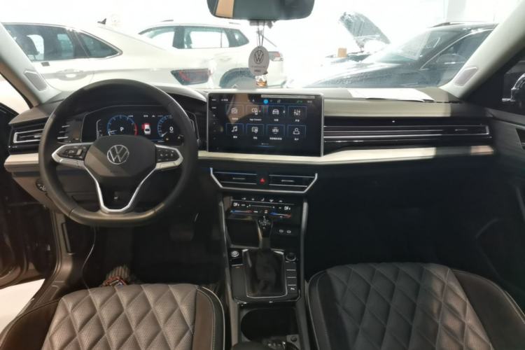 Used Volkswagen Sagitar 2023 300TSI DSG Excellence Edition Center Console