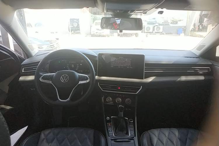 Used Volkswagen Sagitar 2023 300TSI DSG Excellence Edition Center Console