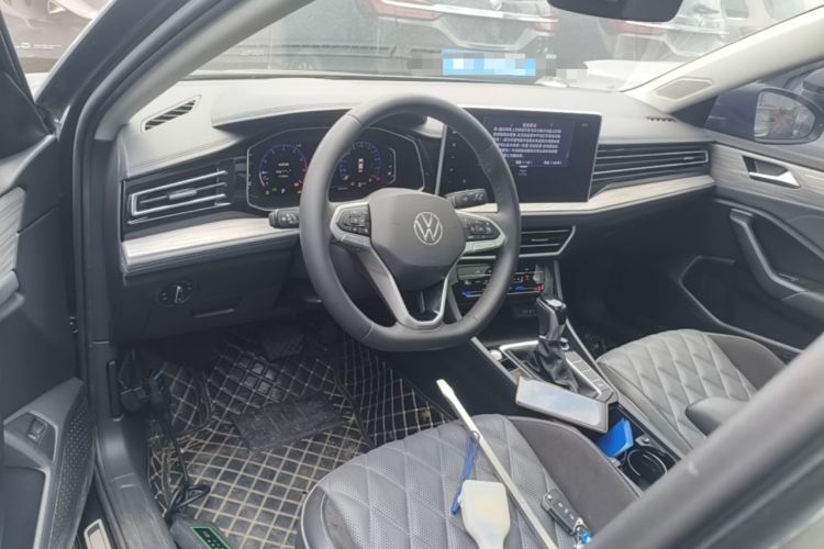 Used Volkswagen Sagitar 2023 300TSI DSG Excellence Edition Center Console