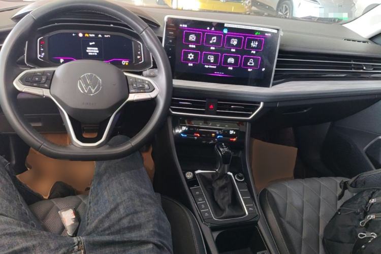 Used Volkswagen Sagitar 2023 300TSI DSG Excellence Edition Center Console