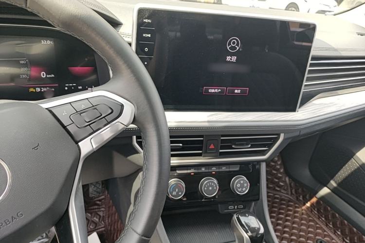 Used Volkswagen Sagitar 2023 300TSI DSG Excellence Edition Center Console