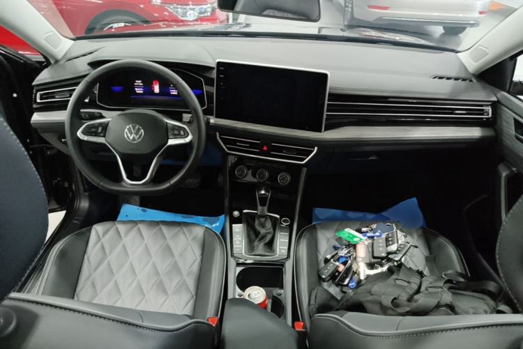 Used Volkswagen Sagitar 2023 300TSI DSG Excellence Edition Center Console