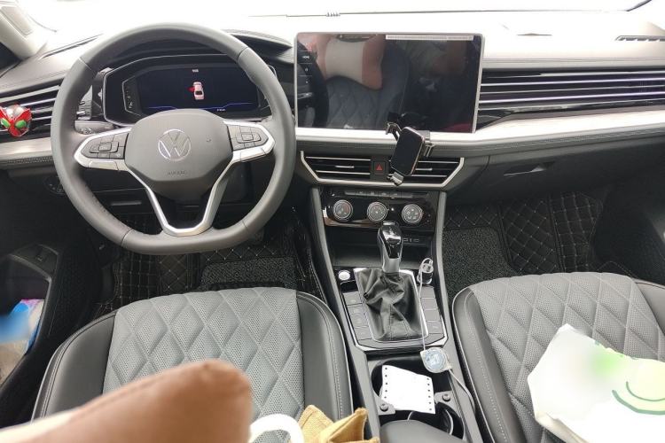 Used Volkswagen Sagitar 2023 300TSI DSG Excellence Edition Center Console