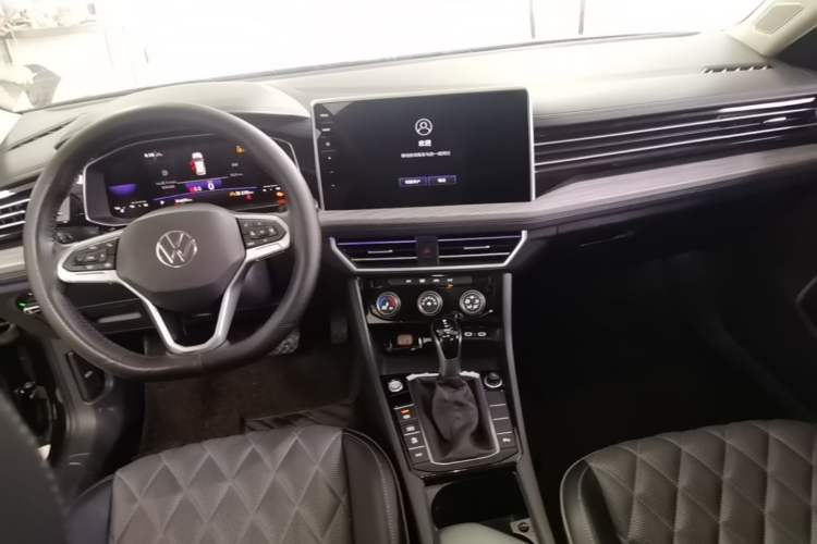 Used Volkswagen Sagitar 2023 300TSI DSG Excellence Edition Center Console