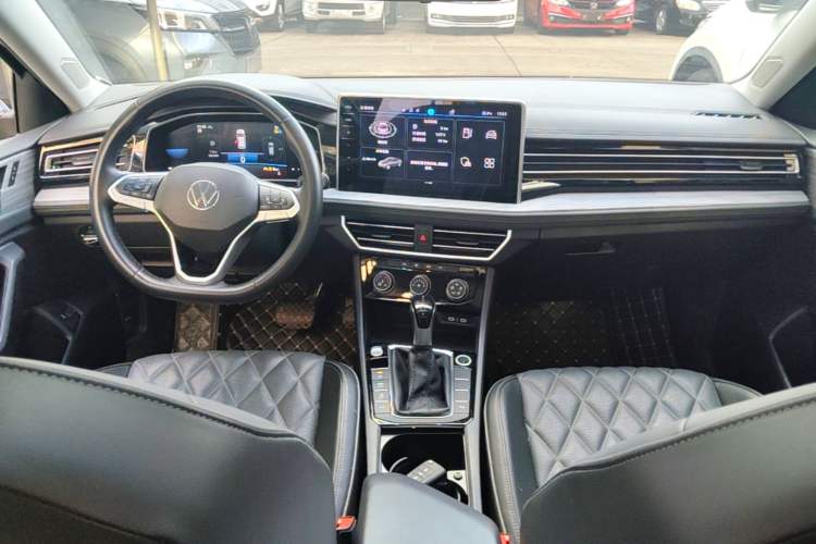 Used Volkswagen Sagitar 2023 300TSI DSG Excellence Edition Center Console
