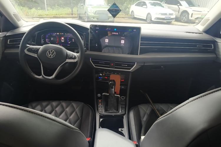Used Volkswagen Sagitar 2023 300TSI DSG Excellence Edition Center Console