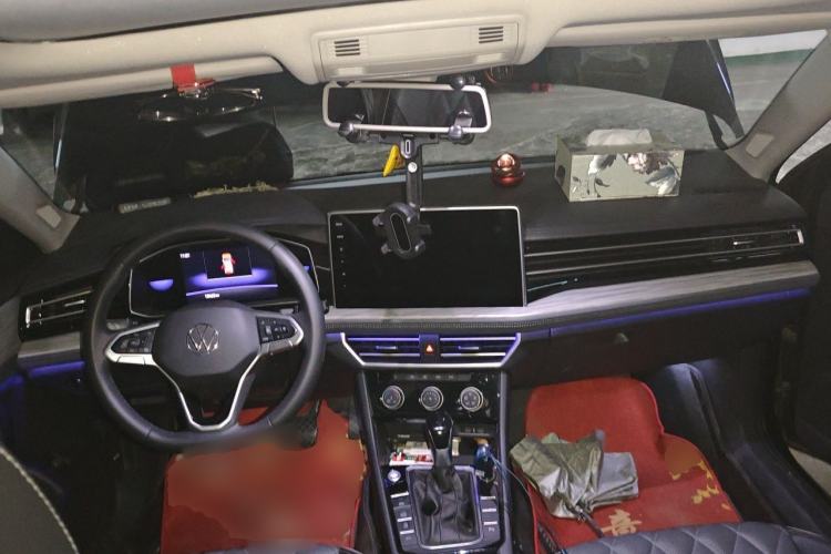 Used Volkswagen Sagitar 2023 300TSI DSG Excellence Edition Center Console