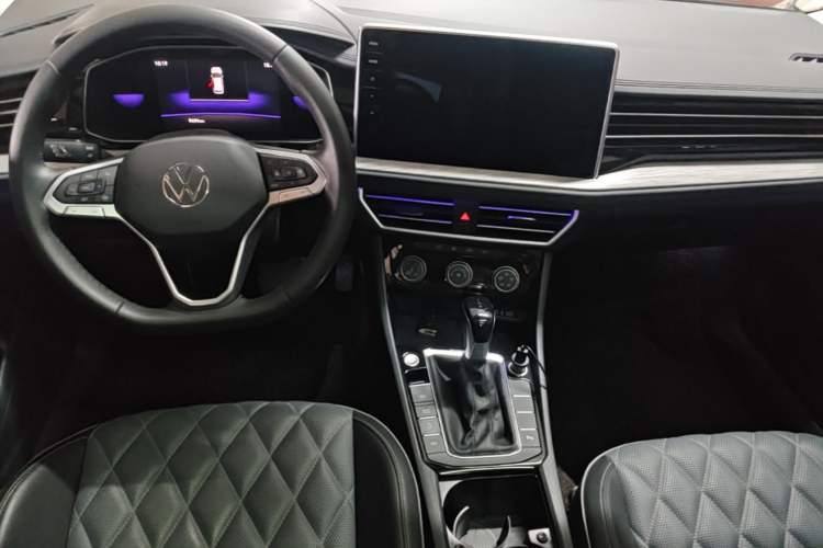 Used Volkswagen Sagitar 2023 300TSI DSG Excellence Edition Center Console