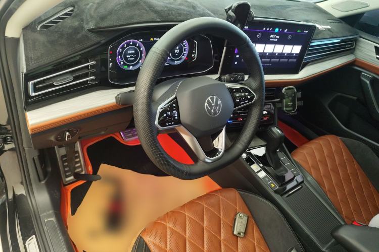 Used Volkswagen Sagitar 2023 300TSI DSG Excellence Edition Center Console