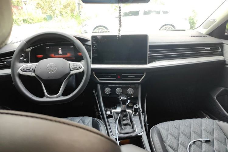 Used Volkswagen Sagitar 2023 300TSI DSG Excellence Edition Center Console