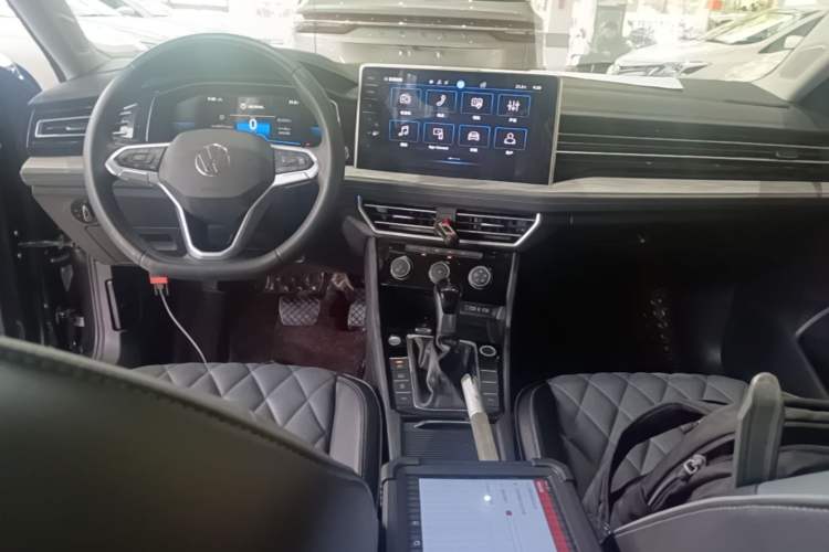 Used Volkswagen Sagitar 2023 300TSI DSG Excellence Edition Center Console