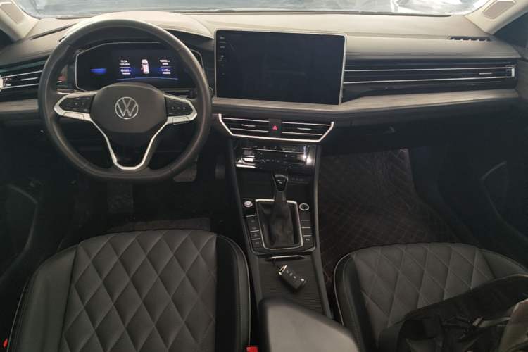 Used Volkswagen Sagitar 2023 200TSI DSG Excellence Edition Center Console