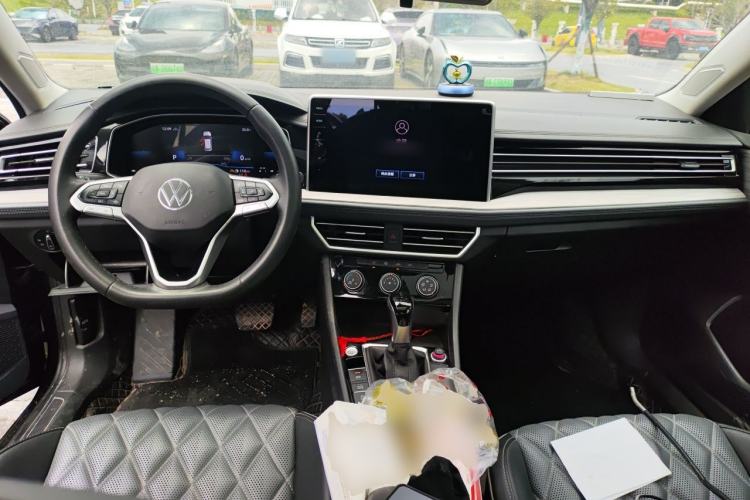 Used Volkswagen Sagitar 2023 300TSI DSG Excellence Edition Center Console