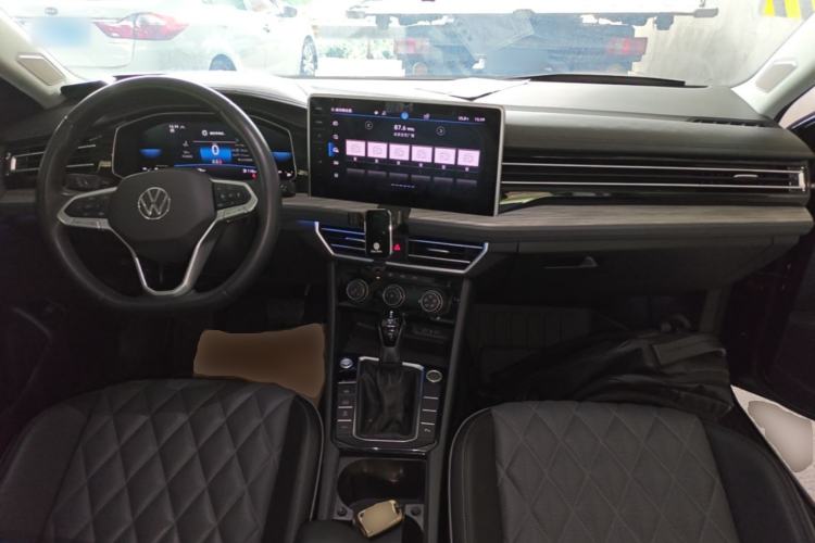 Used Volkswagen Sagitar 2023 300TSI DSG Excellence Edition Center Console