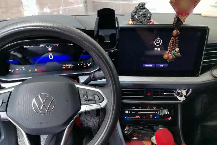 Used Volkswagen Sagitar 2023 200TSI DSG Excellence Edition Center Console