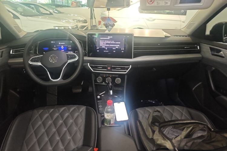 Used Volkswagen Sagitar 2023 300TSI DSG Excellence Edition Center Console
